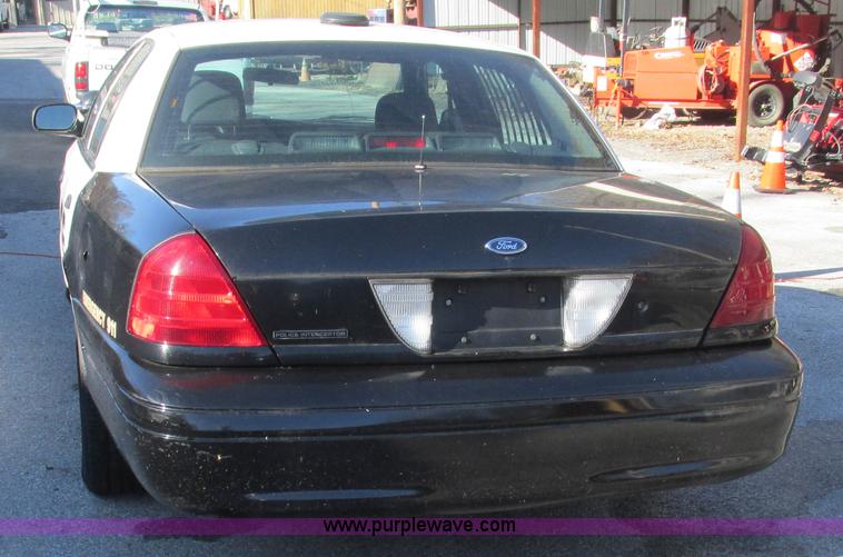 image for item L5320 2007 Ford Crown Victoria Police Interceptor