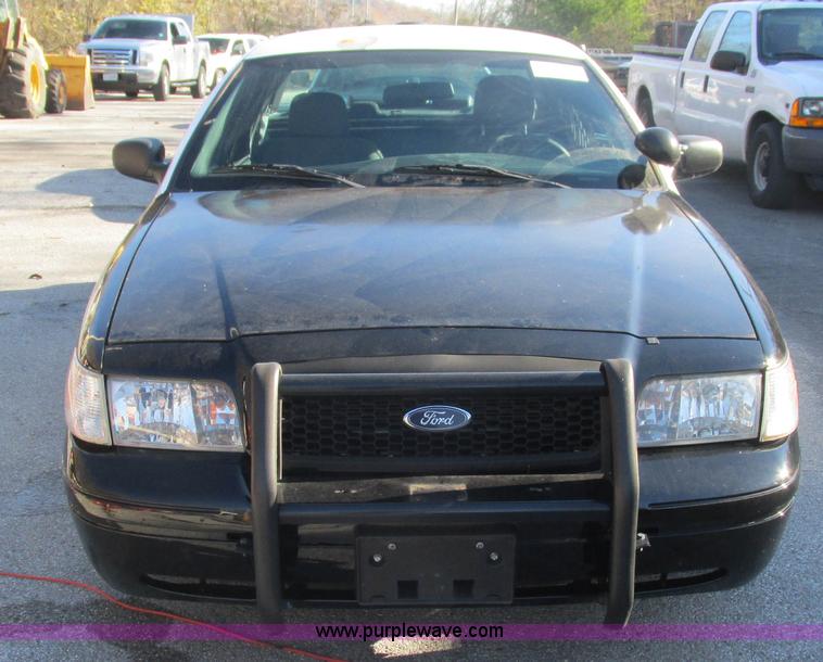 image for item L5320 2007 Ford Crown Victoria Police Interceptor