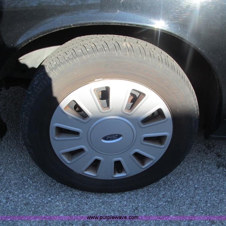 image for item L5320 2007 Ford Crown Victoria Police Interceptor