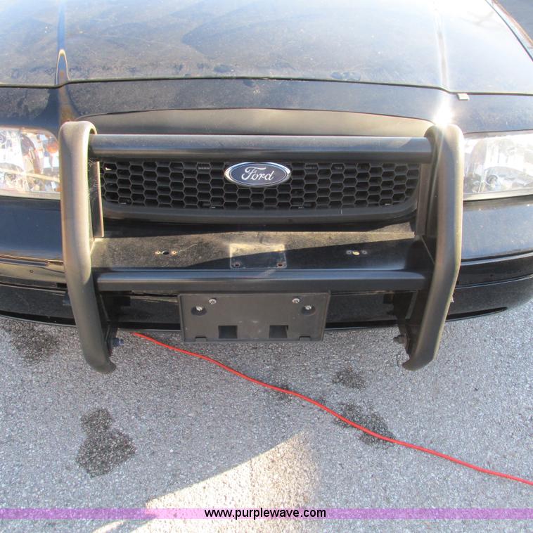 image for item L5320 2007 Ford Crown Victoria Police Interceptor