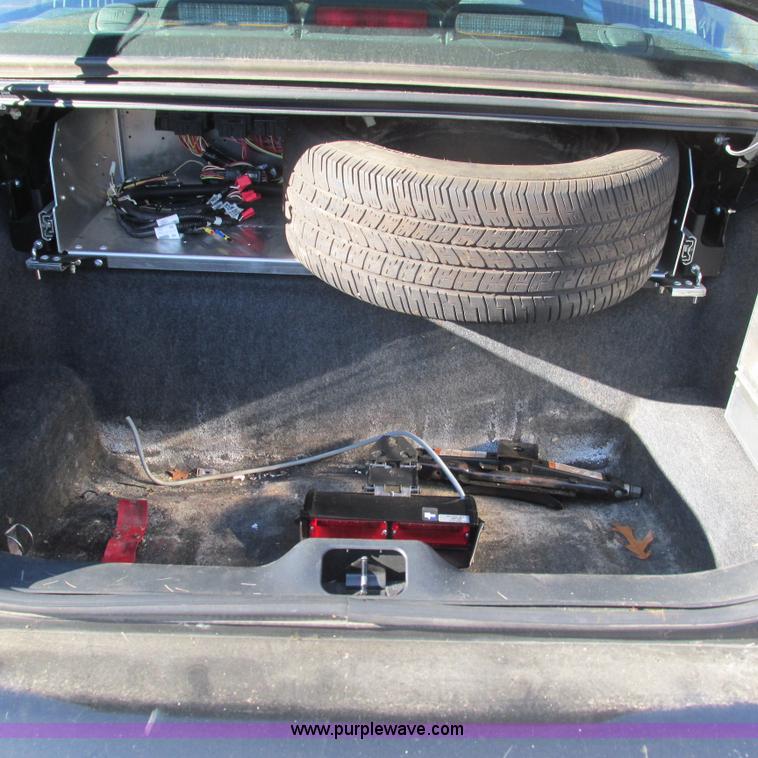 image for item L5320 2007 Ford Crown Victoria Police Interceptor