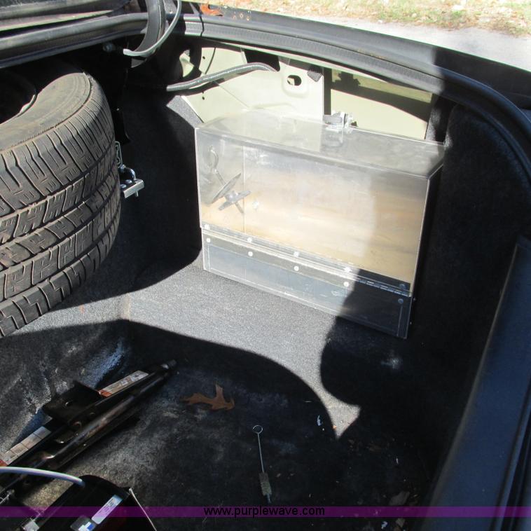 image for item L5320 2007 Ford Crown Victoria Police Interceptor