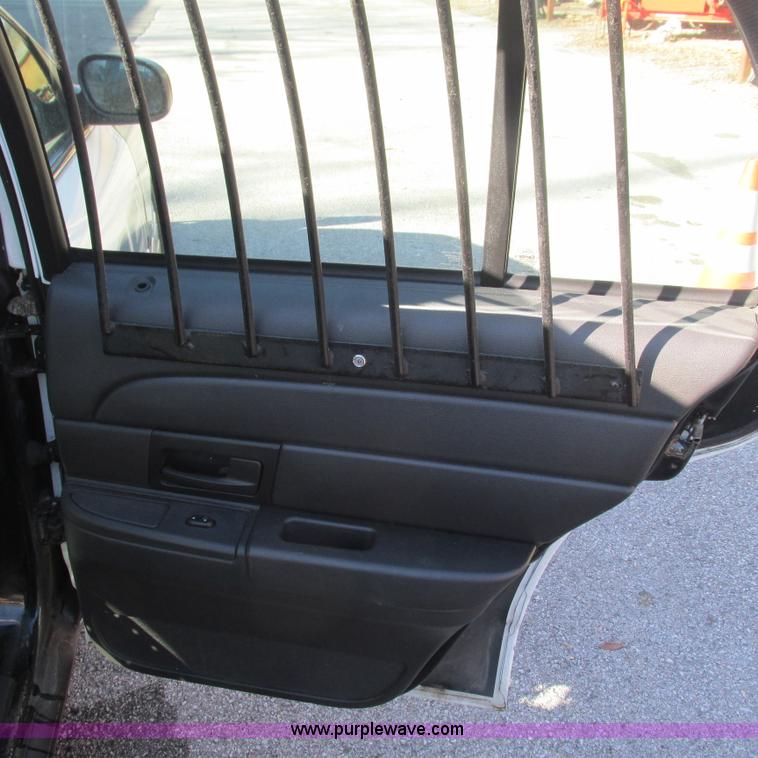image for item L5320 2007 Ford Crown Victoria Police Interceptor