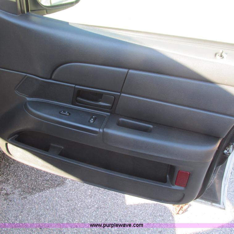 image for item L5320 2007 Ford Crown Victoria Police Interceptor