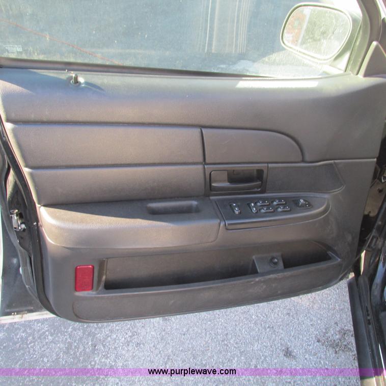 image for item L5320 2007 Ford Crown Victoria Police Interceptor