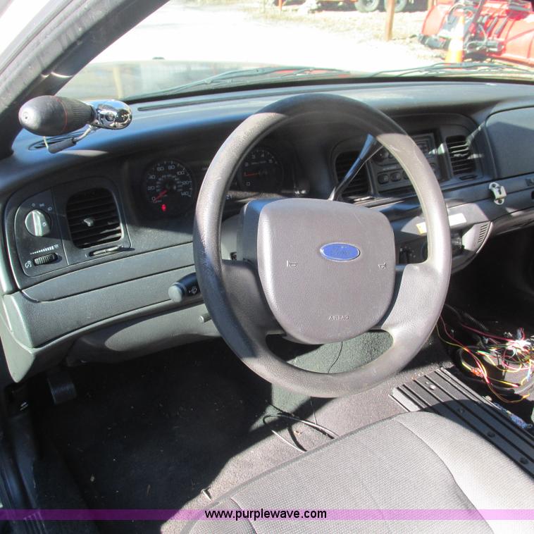 image for item L5320 2007 Ford Crown Victoria Police Interceptor
