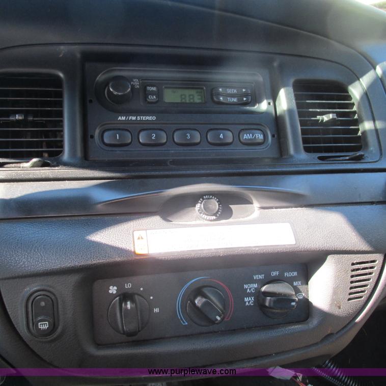 image for item L5320 2007 Ford Crown Victoria Police Interceptor