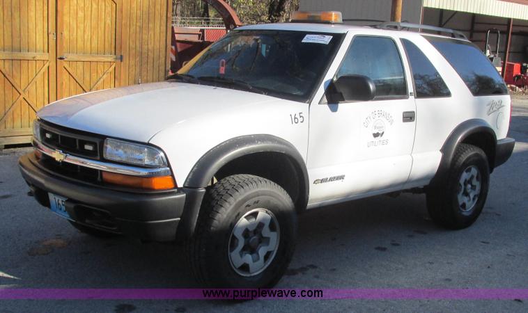 image for item L5323 2002 Chevrolet Blazer LS SUV
