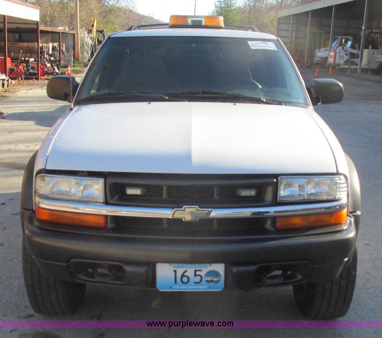 image for item L5323 2002 Chevrolet Blazer LS SUV