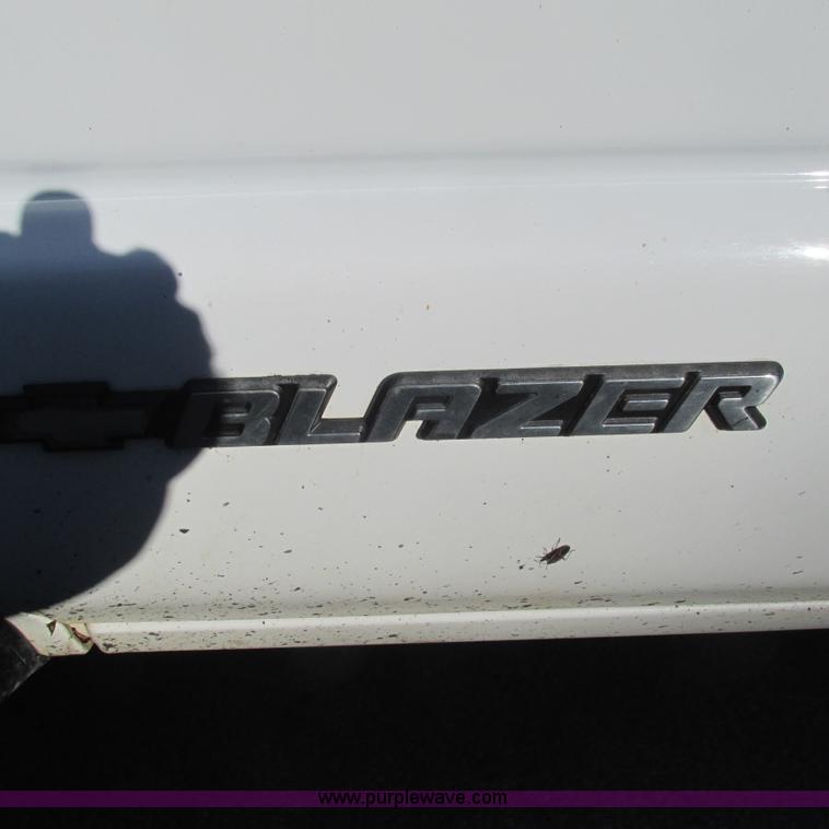 image for item L5323 2002 Chevrolet Blazer LS SUV