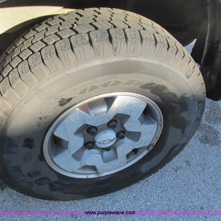 image for item L5323 2002 Chevrolet Blazer LS SUV