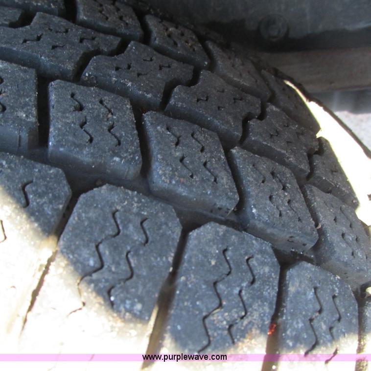 image for item L5323 2002 Chevrolet Blazer LS SUV