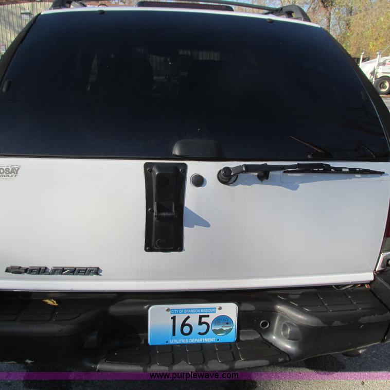 image for item L5323 2002 Chevrolet Blazer LS SUV