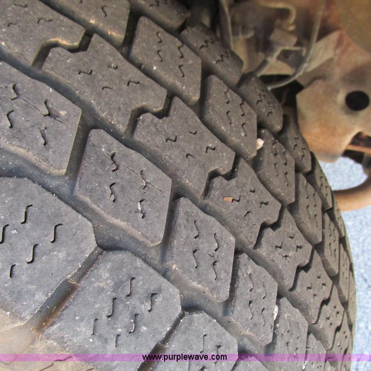 image for item L5323 2002 Chevrolet Blazer LS SUV