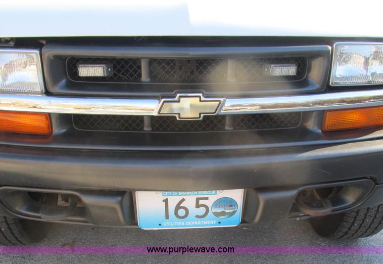image for item L5323 2002 Chevrolet Blazer LS SUV
