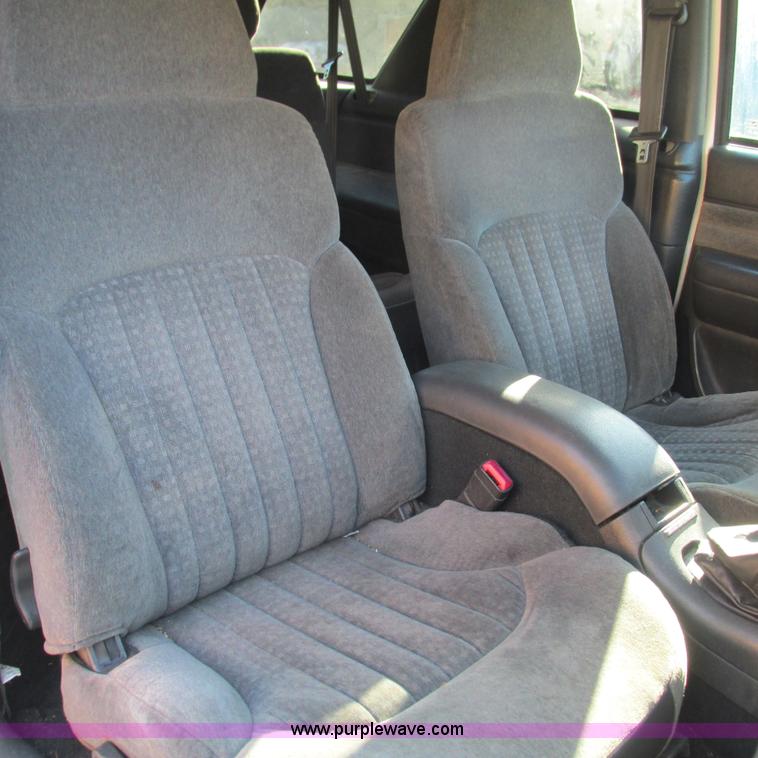 image for item L5323 2002 Chevrolet Blazer LS SUV