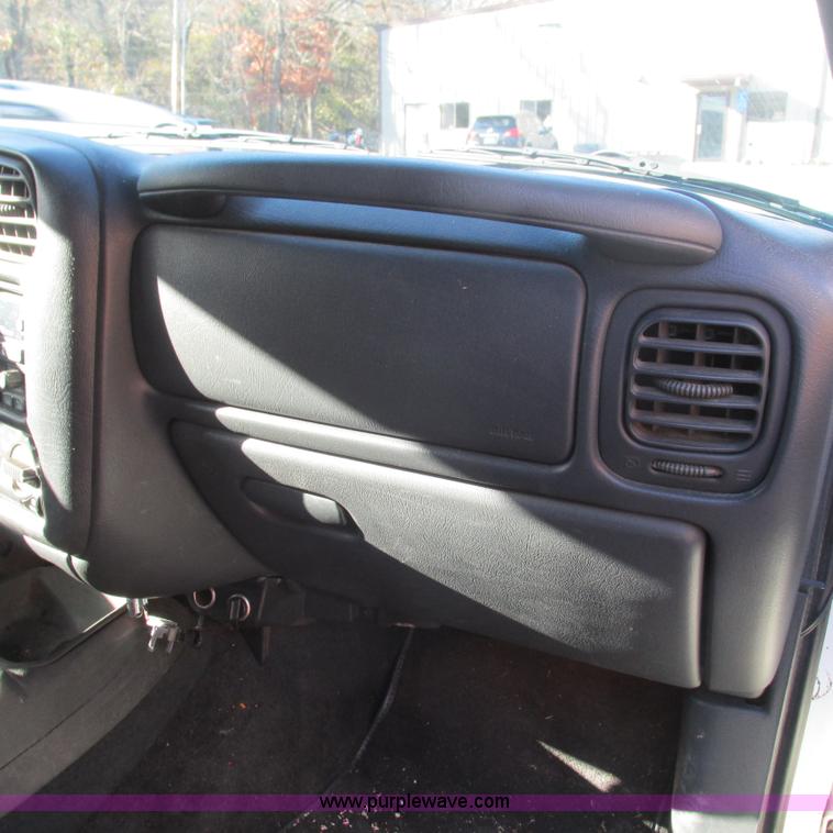 image for item L5323 2002 Chevrolet Blazer LS SUV