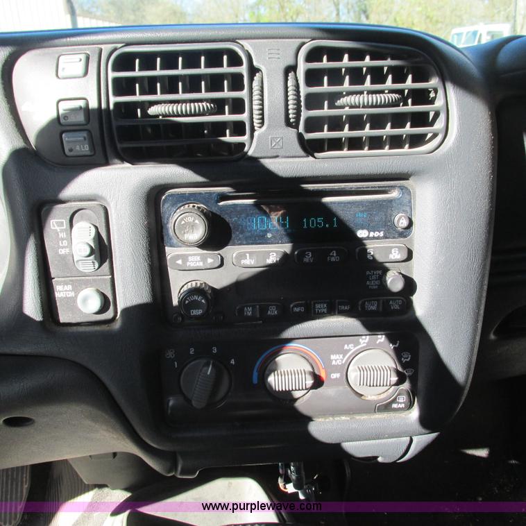 image for item L5323 2002 Chevrolet Blazer LS SUV