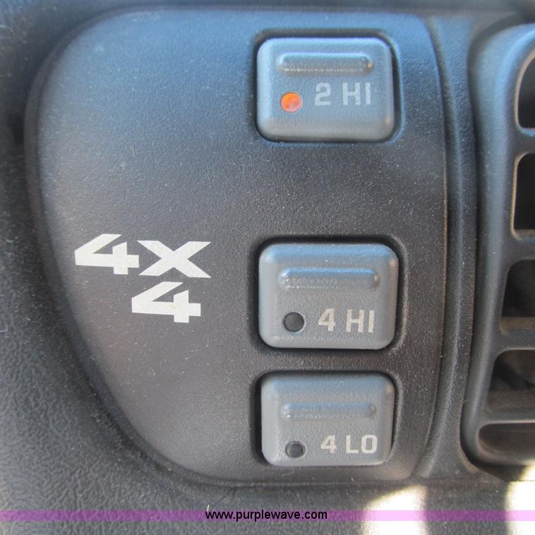 image for item L5323 2002 Chevrolet Blazer LS SUV