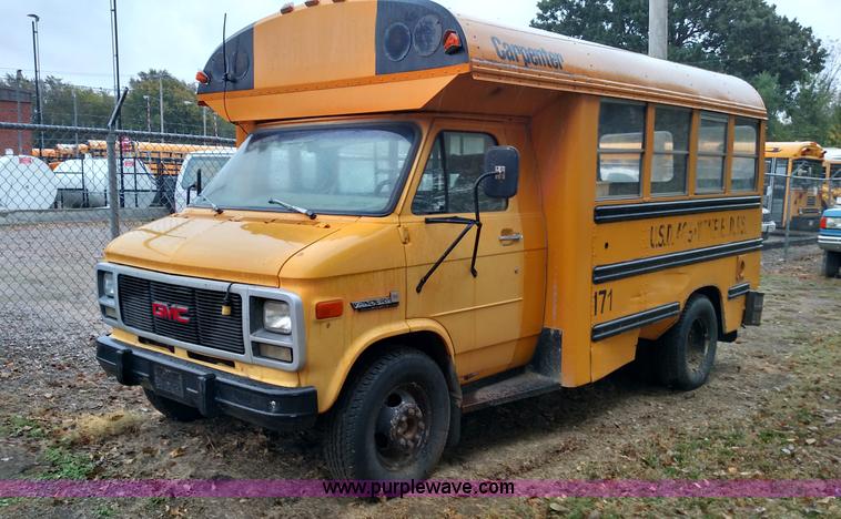 image for item L6001 1993 GMC Vandura G3500 bus