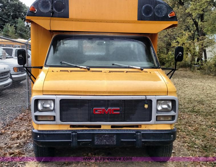 image for item L6001 1993 GMC Vandura G3500 bus