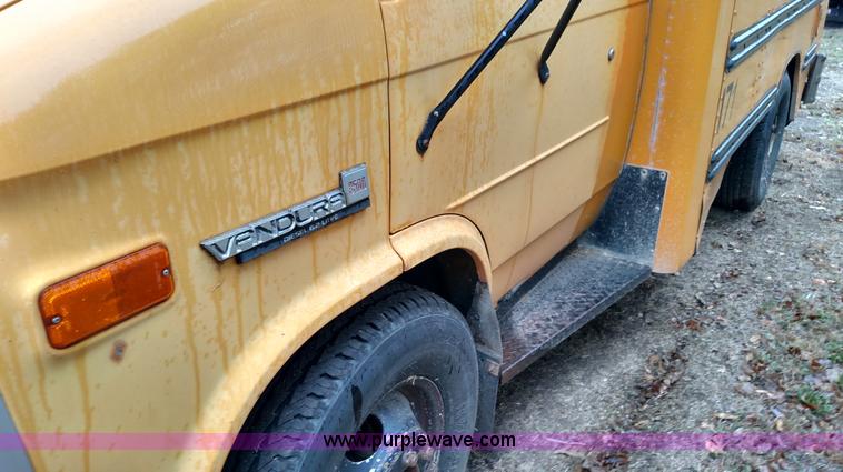 image for item L6001 1993 GMC Vandura G3500 bus