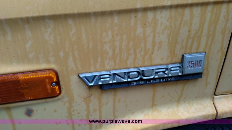 image for item L6001 1993 GMC Vandura G3500 bus
