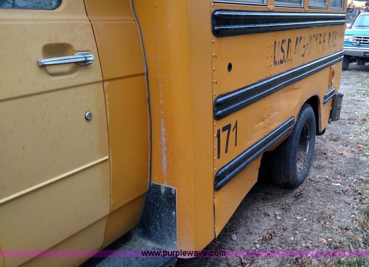 image for item L6001 1993 GMC Vandura G3500 bus