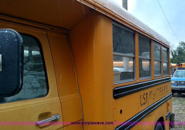 image for item L6001 1993 GMC Vandura G3500 bus