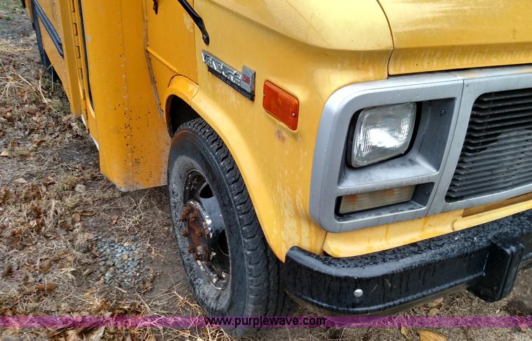 image for item L6001 1993 GMC Vandura G3500 bus