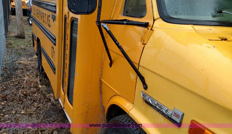 image for item L6001 1993 GMC Vandura G3500 bus