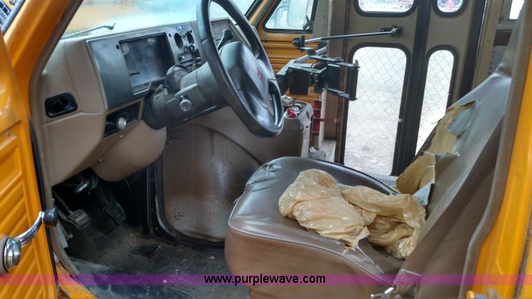image for item L6001 1993 GMC Vandura G3500 bus