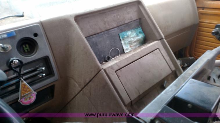 image for item L6001 1993 GMC Vandura G3500 bus