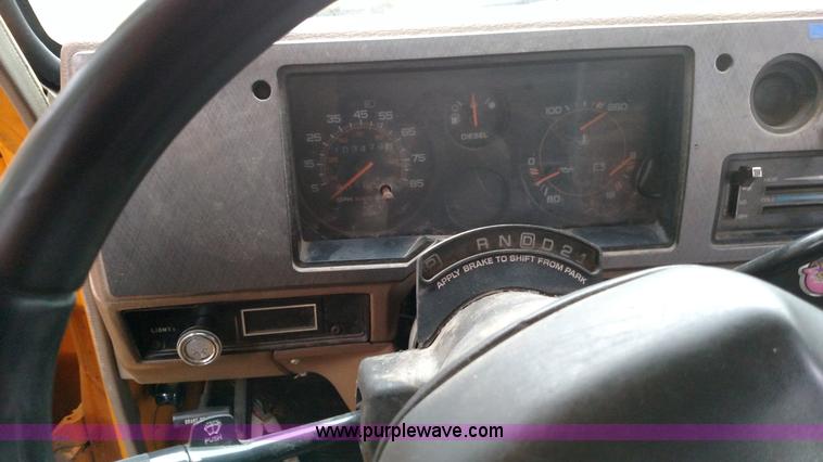 image for item L6001 1993 GMC Vandura G3500 bus