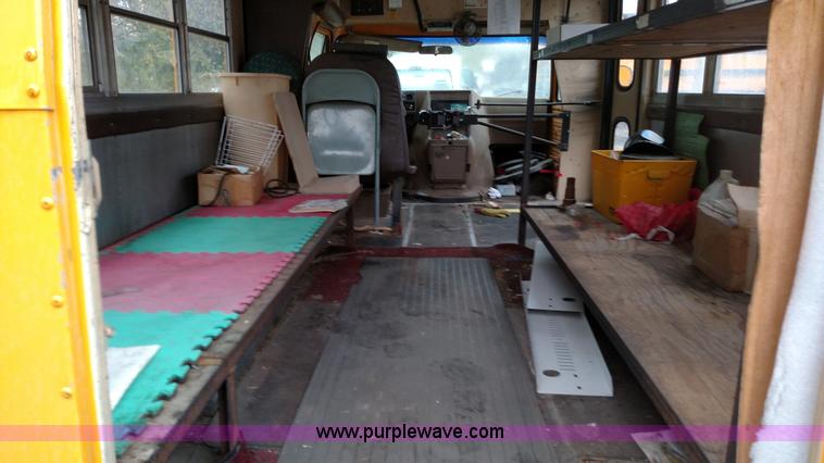 image for item L6001 1993 GMC Vandura G3500 bus