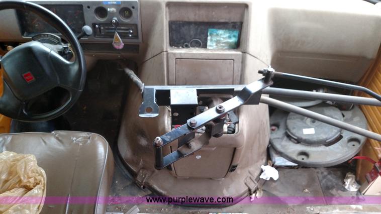 image for item L6001 1993 GMC Vandura G3500 bus