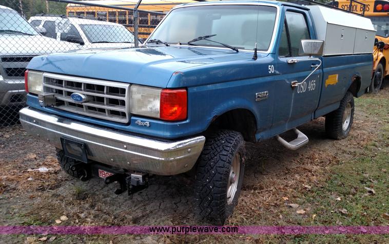 image for item L6002 1989 Ford F250 pickup truck