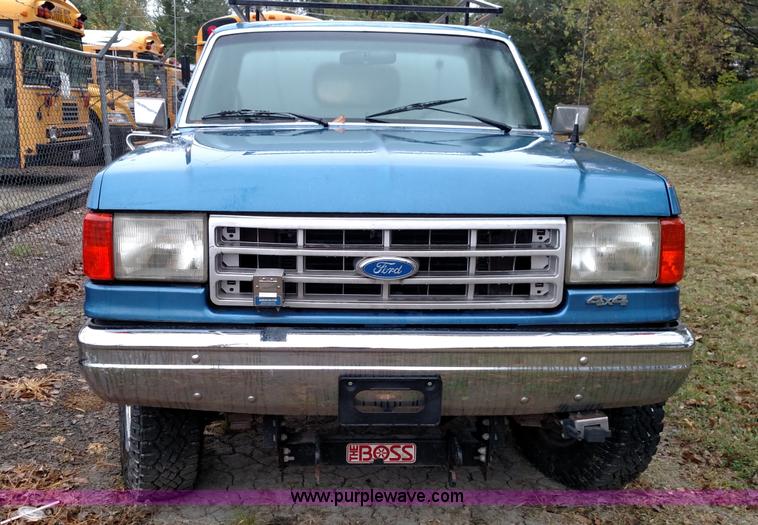 image for item L6002 1989 Ford F250 pickup truck