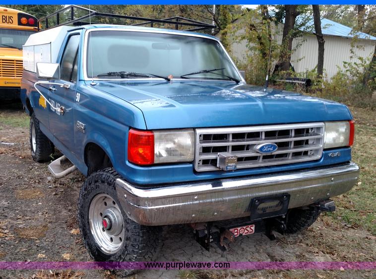 image for item L6002 1989 Ford F250 pickup truck