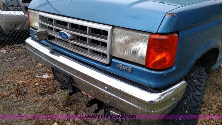 image for item L6002 1989 Ford F250 pickup truck