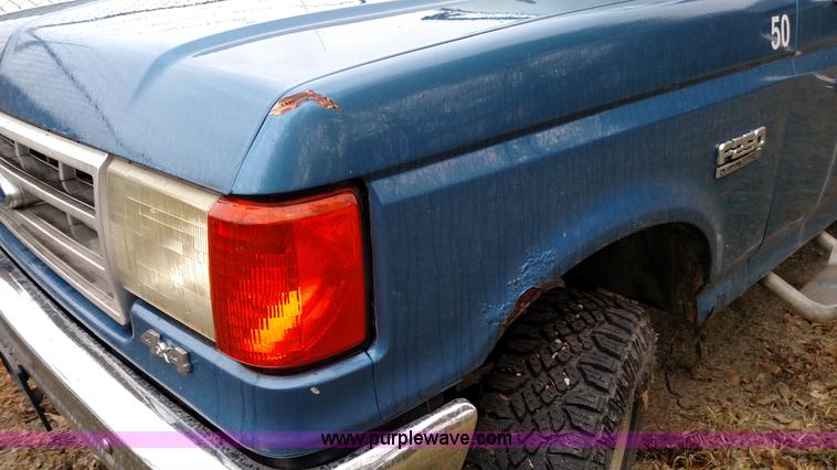 image for item L6002 1989 Ford F250 pickup truck