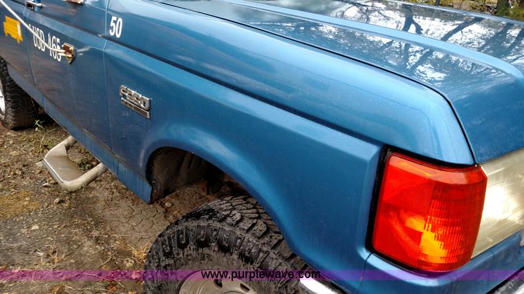 image for item L6002 1989 Ford F250 pickup truck