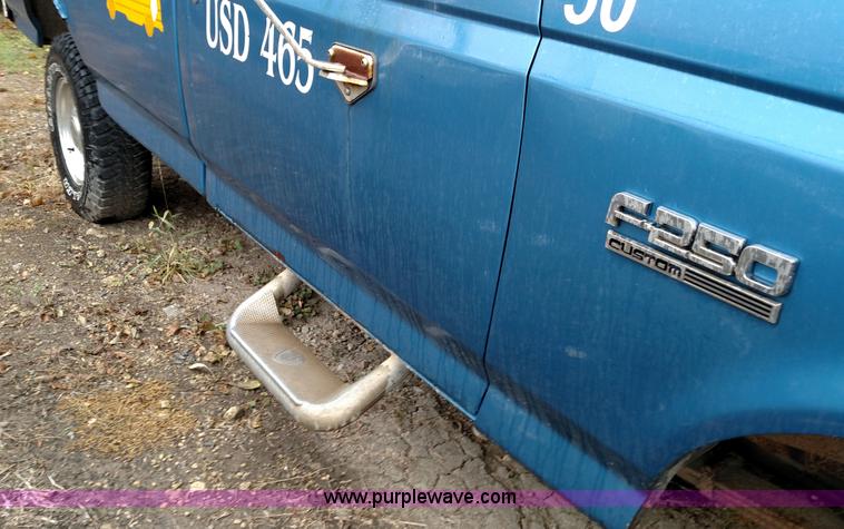 image for item L6002 1989 Ford F250 pickup truck