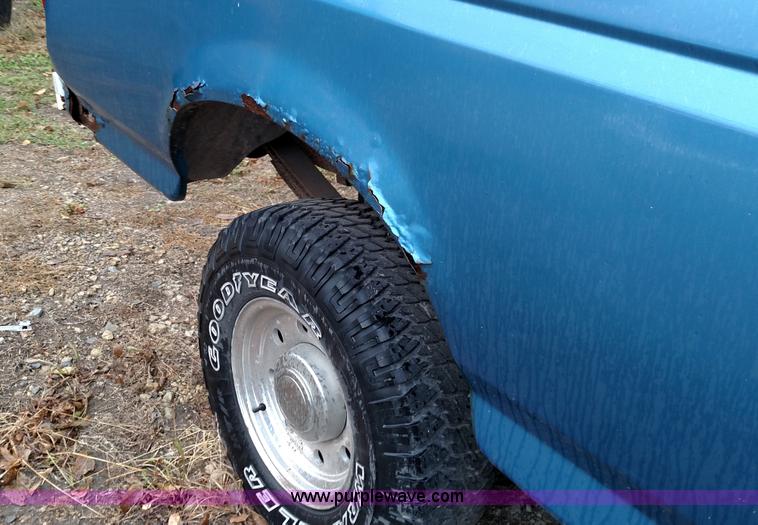 image for item L6002 1989 Ford F250 pickup truck