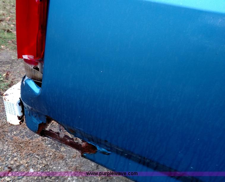 image for item L6002 1989 Ford F250 pickup truck