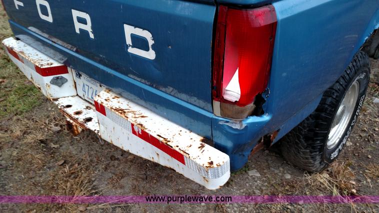 image for item L6002 1989 Ford F250 pickup truck