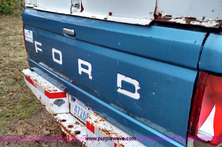 image for item L6002 1989 Ford F250 pickup truck