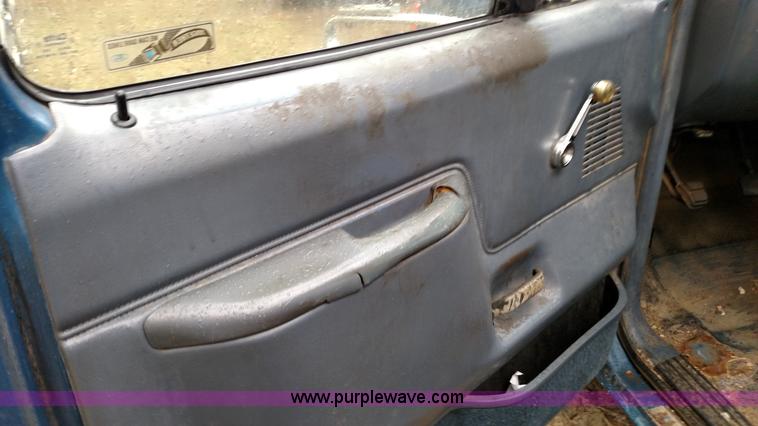 image for item L6002 1989 Ford F250 pickup truck