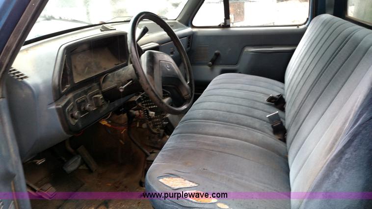 image for item L6002 1989 Ford F250 pickup truck