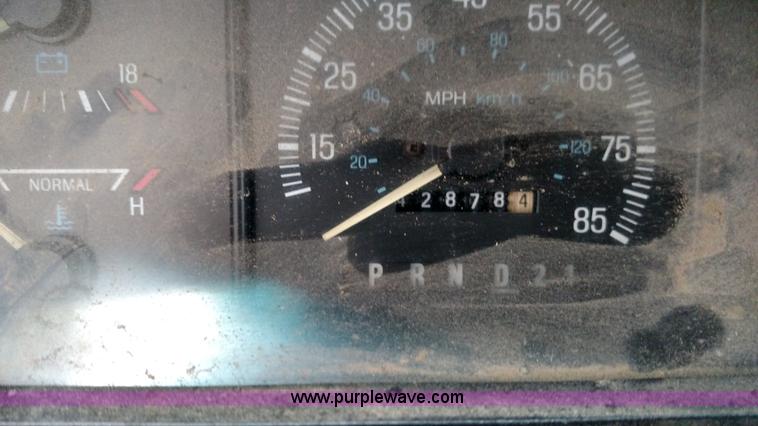 image for item L6002 1989 Ford F250 pickup truck